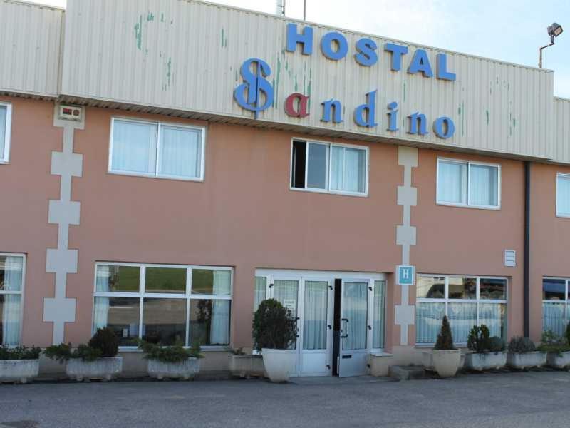 Hostal Sandino Hotel Villodrigo Exterior photo